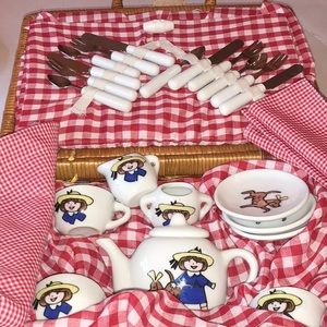 Madeline Other - Madeline’s picnic basket Madeline Other - Madeline’s picnic basket
